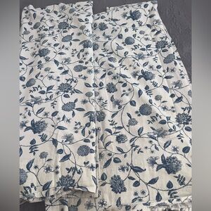 Williamsburg blue & white vines & floral 2 curtain panels